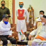 MaharashtraNewsUpdate : शिवसैनिकांच्या मारहाणीत जखमी झालेले मदन  शर्मा राज्यपालांच्या भेटीनंतर संघ आणि भाजपचे झाले…
