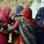 IndiaNewsUpdate : HathrasGangRapecase : अखेर मुख्यमंत्री आदित्यनाथ योगी यांचा पीडितेच्या पित्याशी केला ” हा ” संवाद…. आणि पीडितेची आई भडकली …
