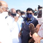 MarathawadaNewsUpdate : राज्य सरकारला मर्यादा आहेत ,  येत्या १० दिवसात पंतप्रधानांना भेटण्याचे पवारांचे शेतकऱ्यांना आश्वासन
