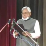 BiharPoliticalNews : नितीशकुमार सातव्यांदा बिहारच्या मुख्यमंत्रीपदी विराजमान , सोबत या दोन मंत्र्यांनी घेतली शपथ