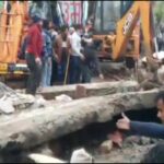 स्मशानभूमीच्या शेडचे छप्पर कोसळल्याने ८ लोकांचा मृत्यू
