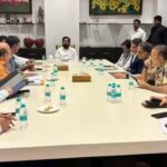 MarathaAndolanNewsUpdate : मराठा आंदोलनावर मुख्यमंत्र्यांची वर्षा बंगल्यावर तातडीची बैठक