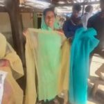 होळी निमित्त साड्या वाटप… साडी आहे की मच्छरदाणी? आदिवासी महिलांना पडला प्रश्न