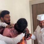 आधी केला सत्कार मग डॉक्टरच्या तोंडाला फसले काळे , जरांगे यांच्या आंदोलनाच्या विरोधात केला होता अर्ज !!