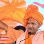 लव्ह जिहाद नंतर आता वोट जिहाद वर भाजपचा जोर , ‘बंटेंगे तो कटेंगे..’ योगींच्या घोषणेचे लागले मोठे होर्डिंग्ज….