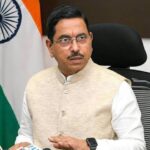 धर्मेंद्र प्रधानांचा राजीनामा राष्ट्रपतींकडून मंजूर; प्रल्हाद जोशींकडे शिक्षण मंत्रालयाचा अतिरिक्त कार्यभार